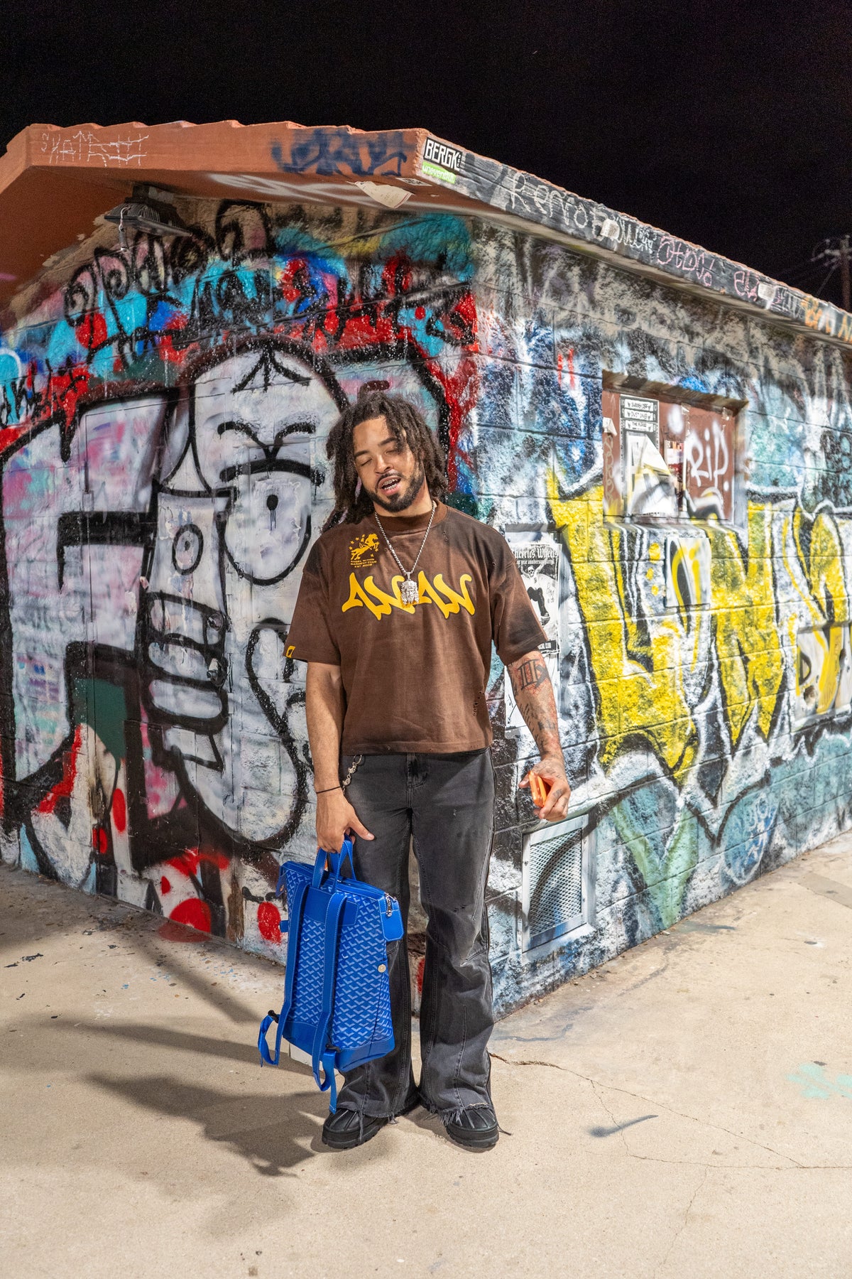 DISTRESSED BROWN ESSENTIAL BOX TEE